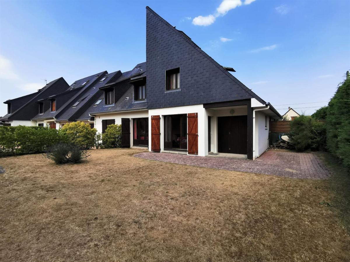 A 2 Mn A Pied De La Holiday home Merville-Franceville-Plage